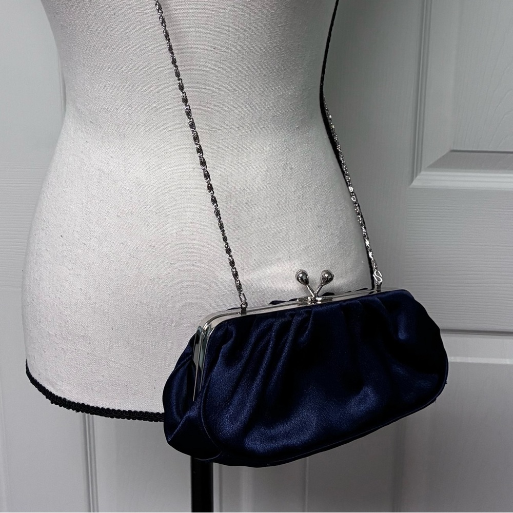 NWOT Jessica McClintock Silk evening clutch purse w/drop in silver chain